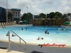 Jurong_East_Swimming_Wave_pool1